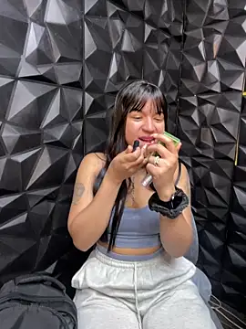 Snapshot of lil_charme chatting on 09/09/25, 10:08 lil charme online show from 09/09/25, 10:08