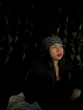 Snapshot of lil_charme chatting on 11/03/25, 04:32 lil charme online show from 11/03/25, 04:32