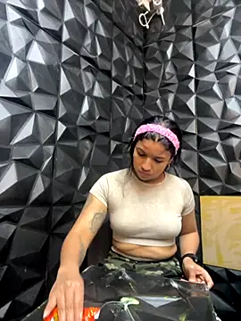 Snapshot of lil_charme chatting on 09/27/25, 08:37 lil charme online show from 09/27/25, 08:37