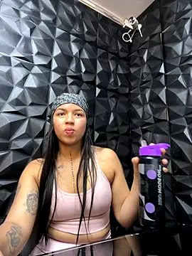 Snapshot of lil_charme chatting on 10/31/25, 09:11 lil charme online show from 10/31/25, 09:11