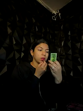 Snapshot of lil_charme chatting on 11/02/25, 08:25 lil charme online show from 11/02/25, 08:25