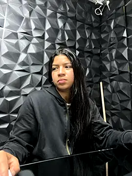 Snapshot of lil_charme chatting on 10/26/25, 02:06 lil charme online show from 10/26/25, 02:06