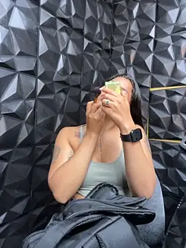 Snapshot of lil_charme chatting on 09/24/25, 07:42 lil charme online show from 09/24/25, 07:42