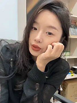 Snapshot of Qiqi-0088 chatting on 10/12/25, 10:16 Qiqi-0088 online show from 10/12/25, 10:16