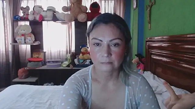  Charlize theron  online show from 12/21/25, 02:52