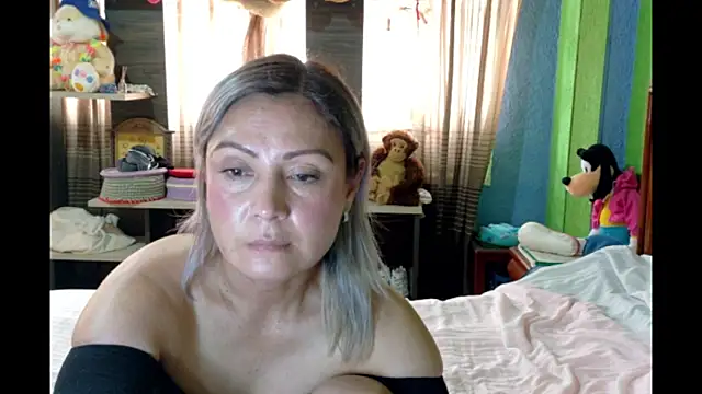 Snapshot of _Charlize_theron_ chatting on 05/08/26, 06:01 Charlize theron online show from 05/08/26, 06:01