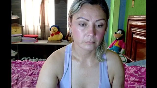 Snapshot of _Charlize_theron_ chatting on 04/22/26, 07:31 Charlize theron online show from 04/22/26, 07:31