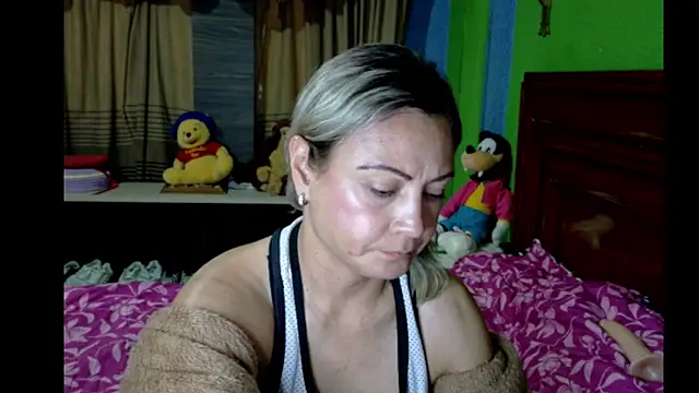 Snapshot of _Charlize_theron_ chatting on 04/21/26, 01:42 Charlize theron online show from 04/21/26, 01:42