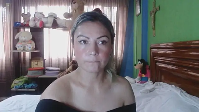 Snapshot of _Charlize_theron_ chatting on 12/02/25, 07:37 Charlize theron online show from 12/02/25, 07:37