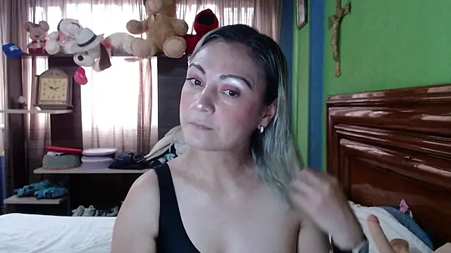 Snapshot of _Charlize_theron_ chatting on 11/02/25, 08:25 Charlize theron online show from 11/02/25, 08:25