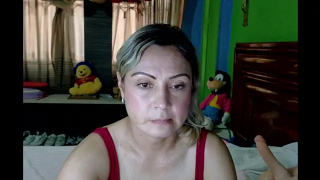 Snapshot of _Charlize_theron_ chatting on 04/23/26, 10:44 Charlize theron online show from 04/23/26, 10:44