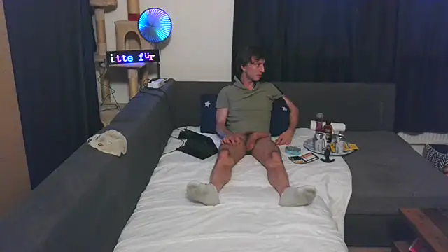 Snapshot of cum2camboys chatting on 04/11/26, 06:22 cum2camboys online show from 04/11/26, 06:22