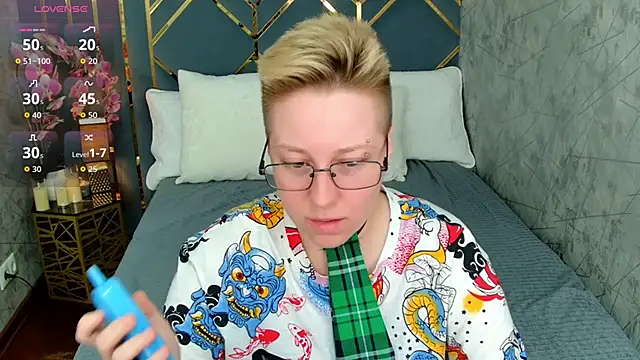 AlexandraGreen online show from 09/18/25, 09:07