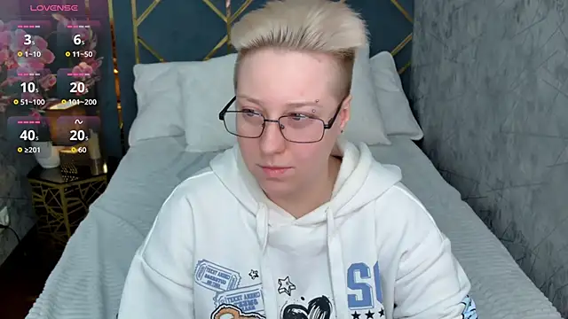 AlexandraGreen online show from 11/29/25, 10:32