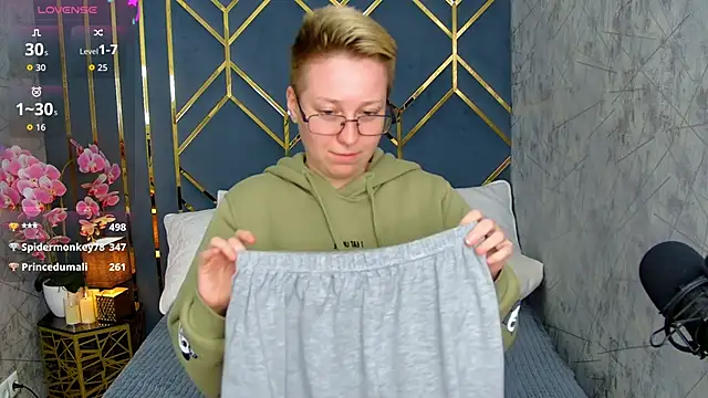 AlexandraGreen online show from 10/05/25, 04:03