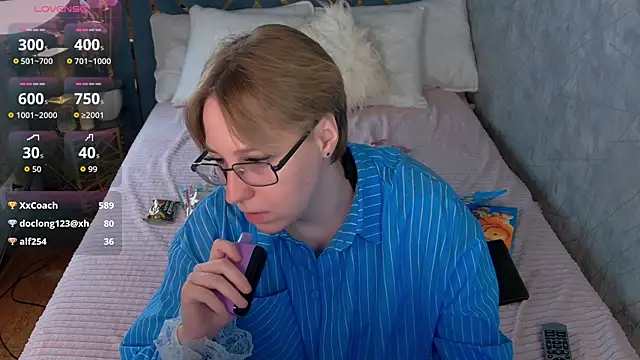 Snapshot of AlexandraGreen chatting on 07/20/26, 04:09 AlexandraGreen online show from 07/20/26, 04:09