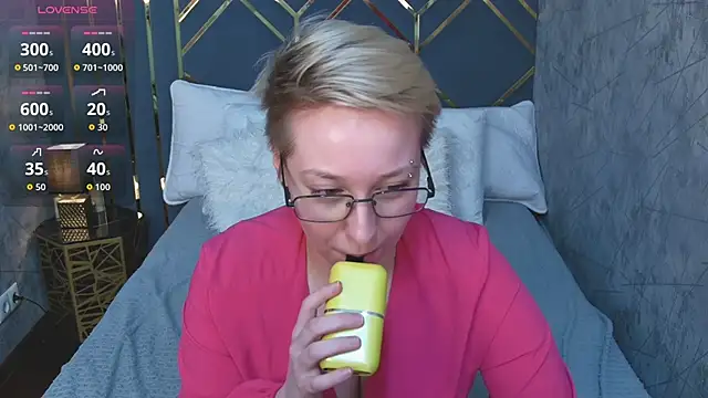 AlexandraGreen online show from 02/08/26, 10:40