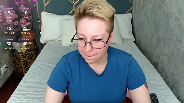 AlexandraGreen online show from 10/02/25, 10:02