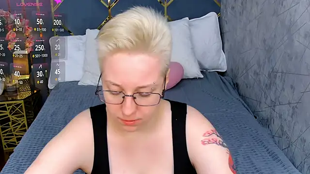 AlexandraGreen online show from 11/02/25, 04:01