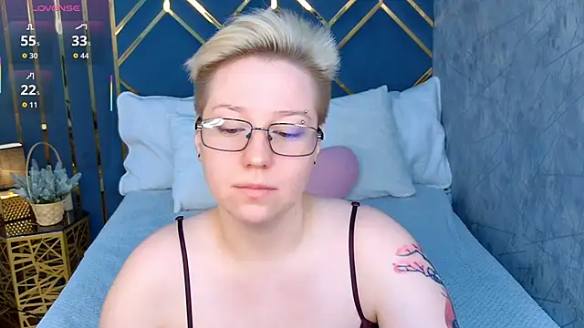 AlexandraGreen online show from 12/14/25, 04:01