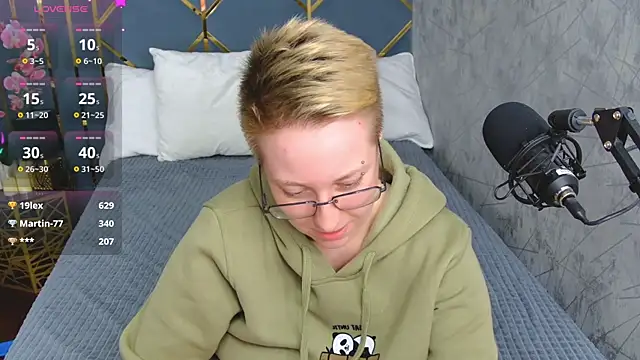 AlexandraGreen online show from 10/06/25, 04:13