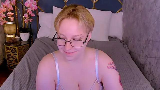 AlexandraGreen online show from 04/19/26, 06:10