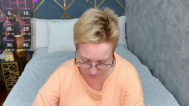 AlexandraGreen online show from 10/12/25, 09:05