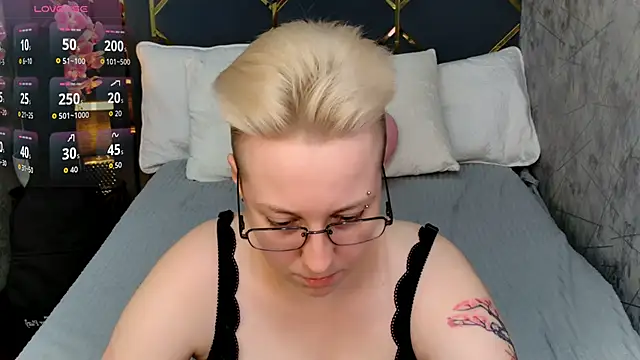 AlexandraGreen online show from 11/16/25, 09:08