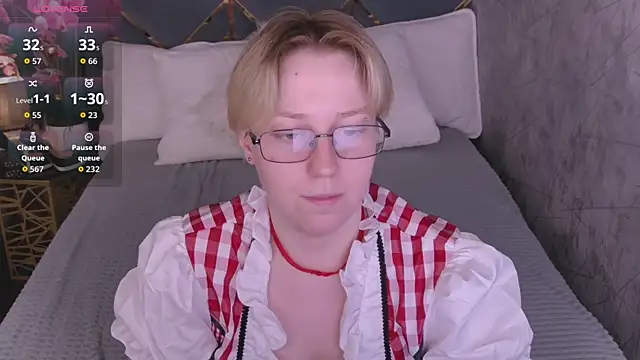 Snapshot of AlexandraGreen chatting on 06/14/26, 04:30 AlexandraGreen online show from 06/14/26, 04:30