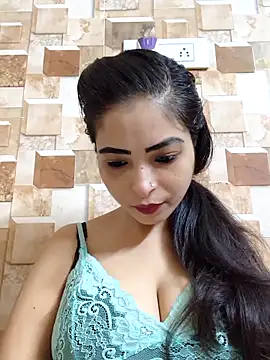 QUEEN-ADITI online show from 09/19/25, 01:48