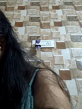 QUEEN-ADITI online show from 09/25/25, 02:34