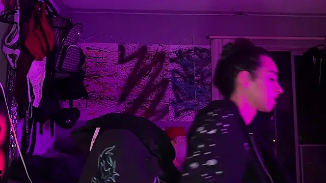 xoFrankie online show from 12/17/25, 01:10