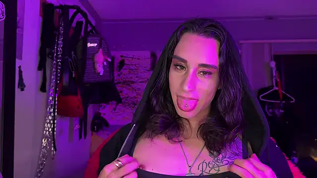 xoFrankie online show from 10/22/25, 01:49