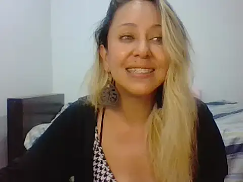 leah susman online show from 10/24/25, 01:59