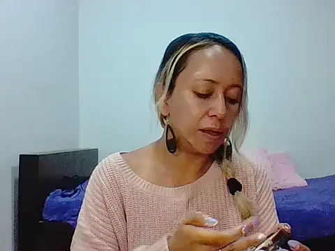 leah susman online show from 10/10/25, 02:12