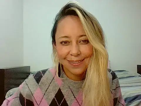 leah susman online show from 10/22/25, 02:11