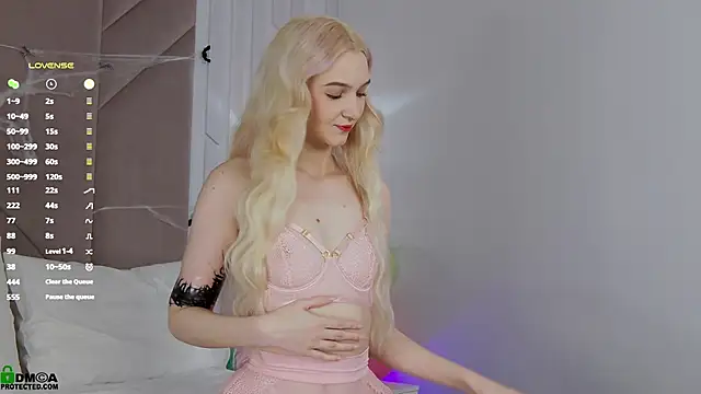 SaraHearts online show from 10/23/25, 01:37