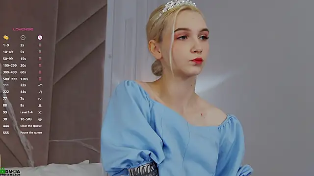 SaraHearts online show from 11/01/25, 01:34