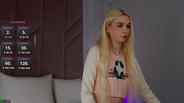 SaraHearts online show from 11/15/25, 01:31