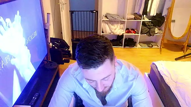 Snapshot of Keviios chatting on 01/10/26, 04:24 Keviios online show from 01/10/26, 04:24