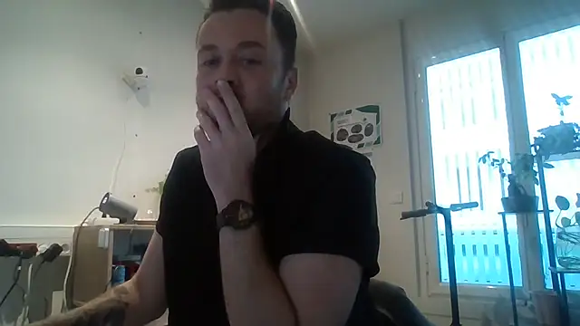 Snapshot of Keviios chatting on 10/18/25, 07:21 Keviios online show from 10/18/25, 07:21