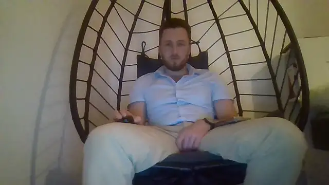 Snapshot of Keviios chatting on 10/19/25, 05:16 Keviios online show from 10/19/25, 05:16