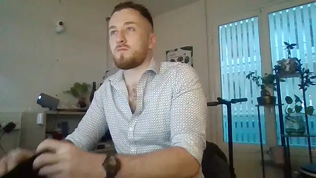 Snapshot of Keviios chatting on 10/25/25, 06:34 Keviios online show from 10/25/25, 06:34