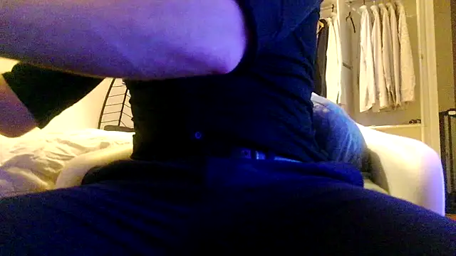 Snapshot of Keviios chatting on 12/20/25, 10:34 Keviios online show from 12/20/25, 10:34