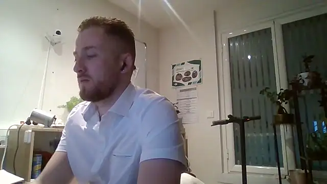 Snapshot of Keviios chatting on 10/28/25, 05:56 Keviios online show from 10/28/25, 05:56