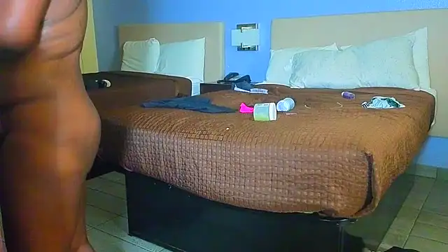 CinnaCakesss online show from 11/28/25, 06:02