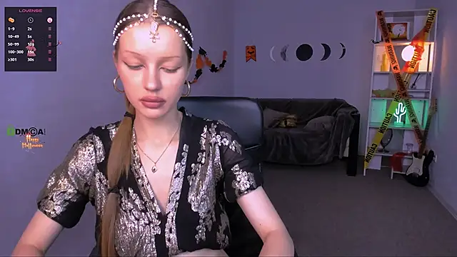 Snapshot of khloebeauty chatting on 10/31/25, 09:43 khloebeauty online show from 10/31/25, 09:43