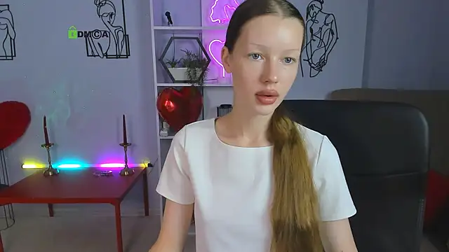 Snapshot of khloebeauty chatting on 09/17/25, 05:53 khloebeauty online show from 09/17/25, 05:53