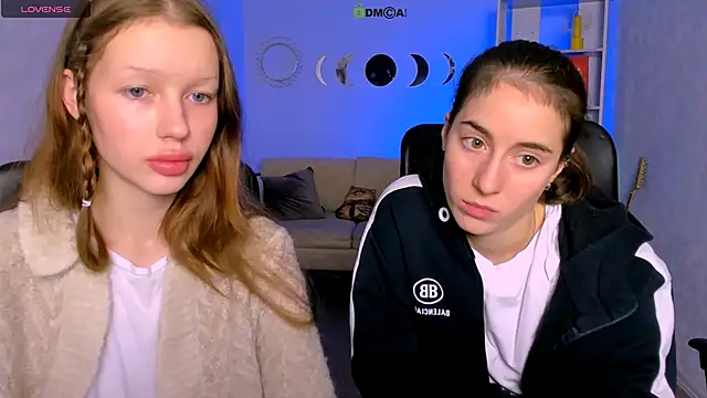 Snapshot of khloebeauty chatting on 11/17/25, 08:57 khloebeauty online show from 11/17/25, 08:57