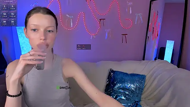 khloebeauty online show from 03/08/26, 08:12